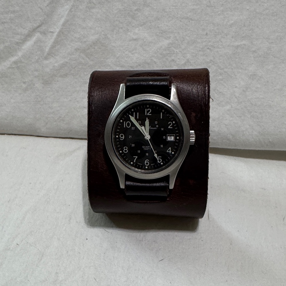 Eddie Bauer Silver , blak and white quartz Wristwatch